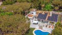 Villa Palmerie - Private Design-Led Luxury Villa with Pool, Gardens & Mediterranean Calm - Sea view, near beach, sleeps 12 - Chambres d'hôtes Sitio de Calahonda
