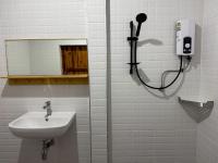 Madee House - มาดีเฮ้าส์ - Bed and Breakfast Ban Ao Yang