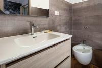 Camera Matrimoniale con Balcone e Vista Mare