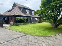 The Lighthouse - Stunning Sun Filled Home - B&B Tauranga
