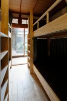 Lits Superposés dans Dortoir pour Femmes de 6 Lits