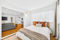 Prime Manhattan Beach 2BR Walk to Beach with Parking - B&B Manhattan Beach