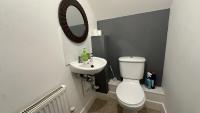 4-Bedroom Home, Central Milton Keynes, Parking - Ferienwohnung Loughton