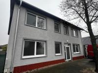 Sunny cozy room in a shared family house - B&B Šamorín