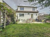 Large house with garden and parking, near metro - B&B Saint-Denis