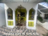 Bella's Cottage - Bed and Breakfast May Pen