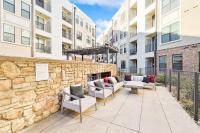 Lux 1B with Pool Near The Star, Legacy West & Toyota - Bed and Breakfast Frisco