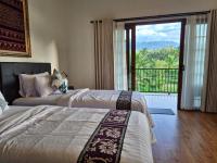 A Calm Spacious Cottage with Mount Agung View - B&B Selat