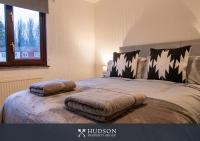 3 Bedroom Home with Parking - B&B Dawley