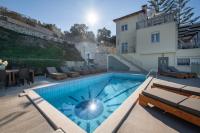 Sea View Great Escape Private Pools, Jacuzzi & Ultimate Relaxation - B&B Maroulás