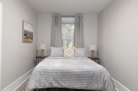 The Hilltop Haven HISTORIC West Salem Charm 5 Mins to Downtown Hospitals Walk to Greenway - Chambres d'hôtes Winston-Salem
