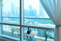 Stylish 1BR - Ocean Coastal Luxe - Chambres d’hôtes Abou Dabi