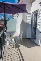 Apartamento con balcón