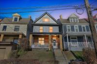 Stylish Mt. Washington Home with Private Deck and Easy Access to Downtown and Stadiums - B&B Pittsburgh