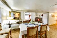 Walk to Shops & Eats: Apt in Downtown Elizabeth - B&B Elizabeth