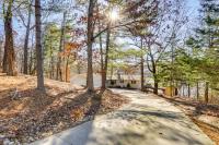 Family Home w/ Private Dock on Lake of the Ozarks! - Chambres d'hôtes Gravois Mills