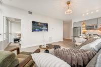 40th Fl Designer Lakeview 2BR PATH & Union Access - B&B Toronto