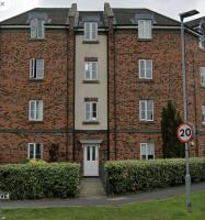 2 bedroom 2 bathroom ground floor apartment in central location - B&B Warrington