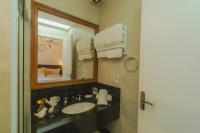 Estudio con vistas a la piscina