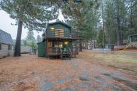 Big Bear Moonridge Escape - Walk to local shops, Smart TV, Fireplace, Fenced Yard - B&B Big Bear Lake