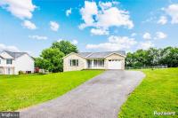 Pristine 3BR & 2bath Ranch style Near I-81 Hospitals & Downtown Martinsburg - Bed and Breakfast Martinsburg