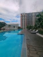 1BR near Airport w free pool access - B&B Manila