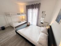Vierpersoonskamer met Gedeelde Badkamer