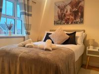 Ivy House - 3-Bed, Sleeps 4, Parking, WiFi, Contractors - B&B Ketley
