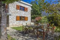Rustikales Steinhaus nur 300 Meter zum Strand mit 3 Parkplätzen, Meerblick, Garten - B&B Novi Vinodolski