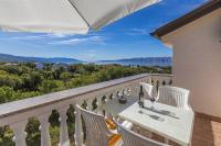 Idyllisches Apartment nur 470 Meter zum Strand mit Meerblick, Babybett - Hunde willkommen - Chambres d'hôtes Povile