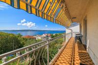 Großes Apartment nur 400 Meter zum Strand mit Meerblick, Grillplatz, WiFi, Klima - B&B Cirquenizza