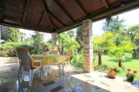 Hundefreundliches Ferienhaus mit mediterranem Garten und nur 650 Meter zum Strand - Ferienwohnung Poreč