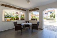 Lauschiges Apartment nur 400 Meter zum Strand mit Parkplatz, Waschmaschine, Garten - B&B Poreč