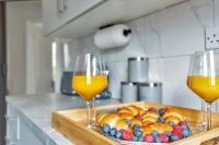 4 Bedroom Home, Sleeps 7, Free Parking, Near Station, Welcome Contractors & Families - Chambres d'hôtes Broxtowe