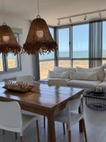 Departamento de lujo frente al mar con vista panorámica, pileta y cochera privada - B&B Monte Hermoso