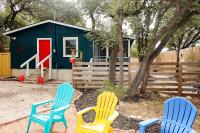 Disco Oasis-Dog luv-Outdoor Shower-Bonus Camper! - Bed and Breakfast Canyon Lake