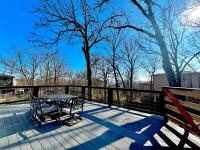 Stylish Family & Group Retreat Near UofA and Trails - Chambres d'hôtes Fayetteville