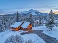 Big Sky Cozy Cabin Lone Peak Views Hot Tub - B&B Gallatin Gateway