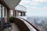 Stylish Air Conditioned Apartment with Balcony and City View by Noclegi Renters - Chambres d'hôtes Katowice