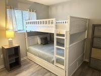 Fiddler's Cove 10-I 2 Bedroom, 1 Block from Beach - Bed and Breakfast Hilton Head