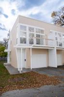 Townhome Hospital District King Bed and Garage - B&B Billings