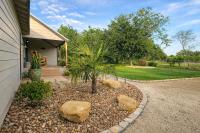 Cherry Creek Cottages | Peaceful Farm Stay • Fire Pit • Pet-Friendly • Room to Gather - B&B Hondo