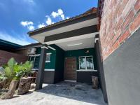 Adila Homestay - B&B Seri Iskandar