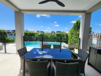 Waterfront Oasis Retreat in Hope Island - B&B Gold Coast