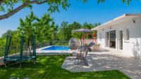 Holiday Home Kristina - Makarska by Villas Guide - B&B Donji Vinjani