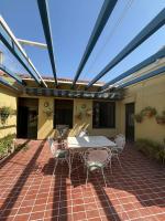 Family home with pool and garden in Tudela center - Chambres d'hôtes Tudela