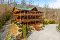 Epic 9BR Mansion Sleeps 26 HotTub & Game Room - B&B Gatlinburg
