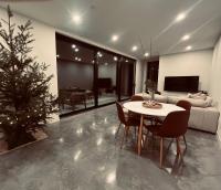 2BR, Private Hot Tub, Views, Luxury, New Home - Bed and Breakfast Whistler