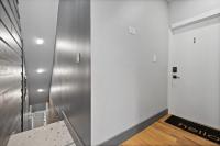 Luxury and Chic 2BR 2BA Apt only 15 Mins to NYC & Hoboken - Bed and Breakfast Jersey City