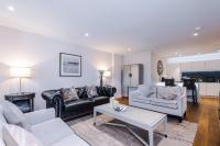 The Monochrome Suite at Ryedale House - Free Parking - B&B York